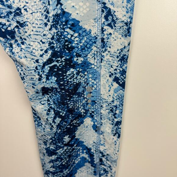 T by Talbots Womens Performance Interlock Leggings in Python Snake Blue Sz MP - Picture 5 of 13